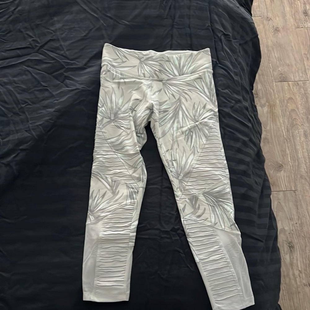 Victoria’s Secret Pink Ultimate 7/8 leggings